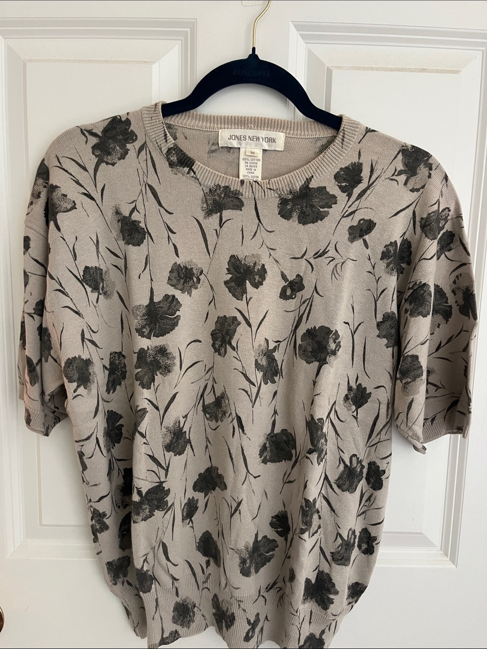 Jones New York Taupe Short-Sleeve Floral Knit Top